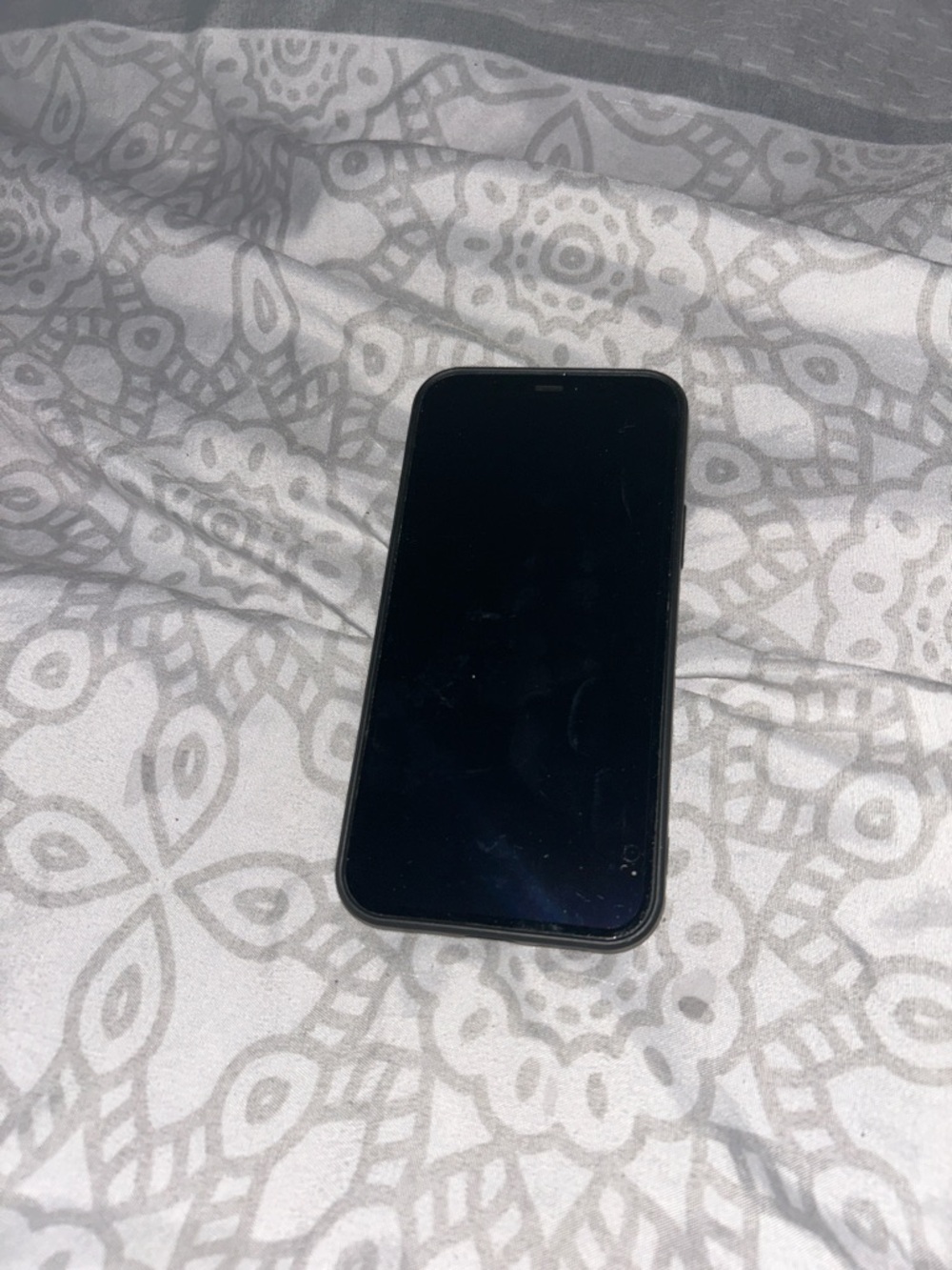 Slim Black Protective Phone Case for Modern Smartphones